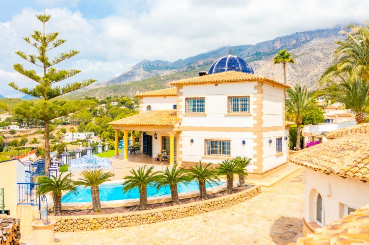 6 bed villa in Altea