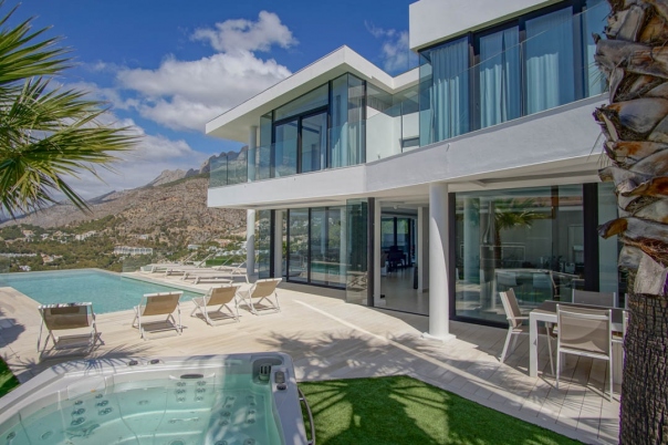 6 bed villa in Altea