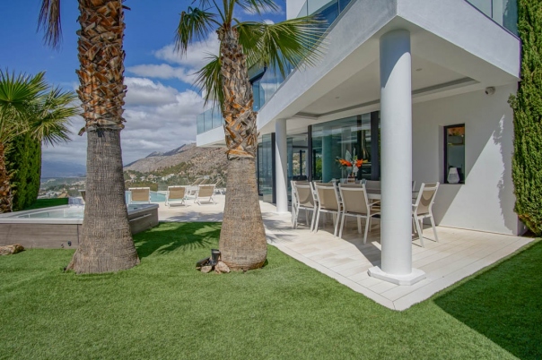 6 bed villa in Altea