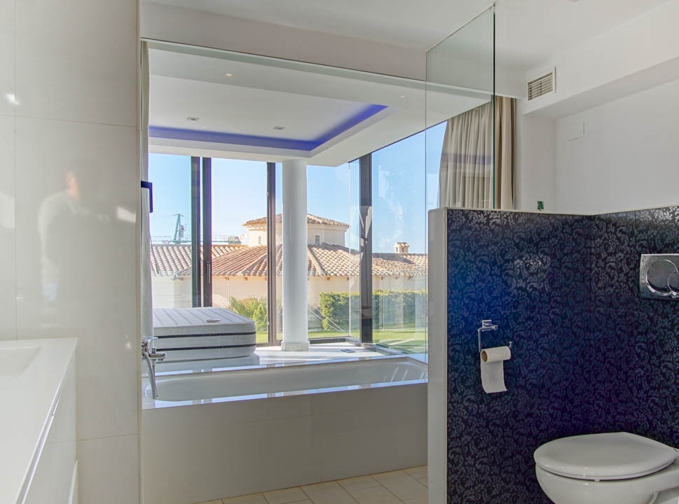 6 bed villa in Altea