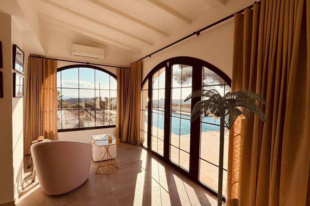 5 bed villas in Altea