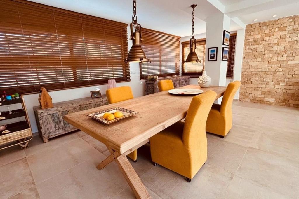 5 bed villas in Altea