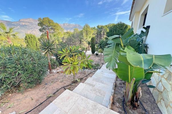 5 bed villas in Altea