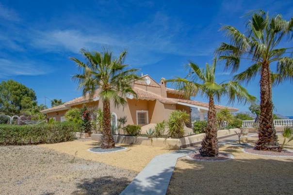 8 bed villa in La Nucía