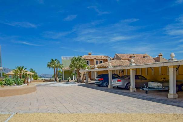 8 bed villa in La Nucía