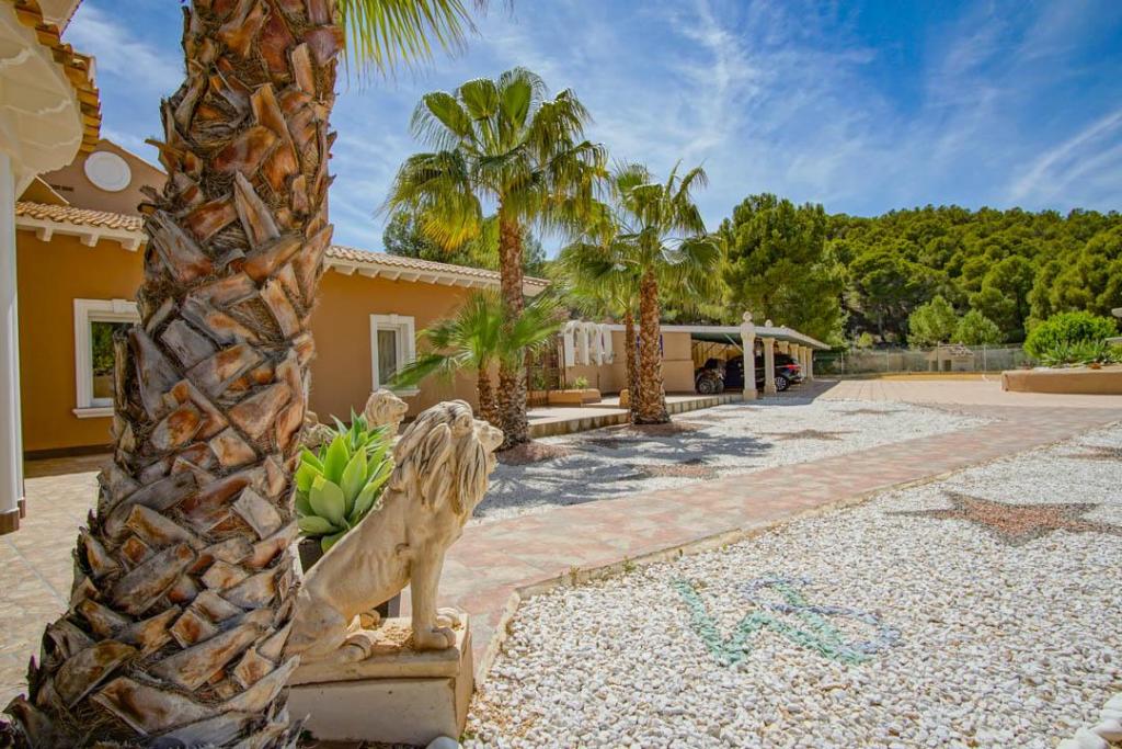 8 bed villa in La Nucía