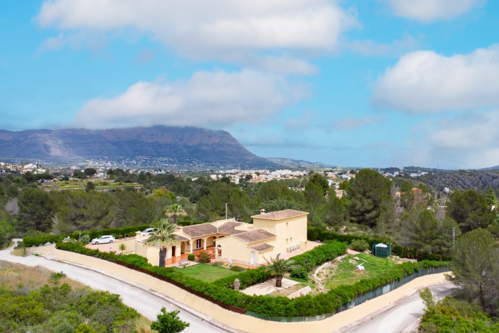 4 bed villa in Gata de Gorgos