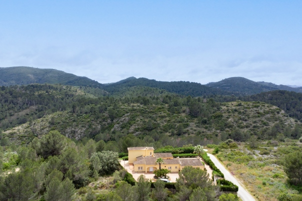 4 bed villa in Gata de Gorgos