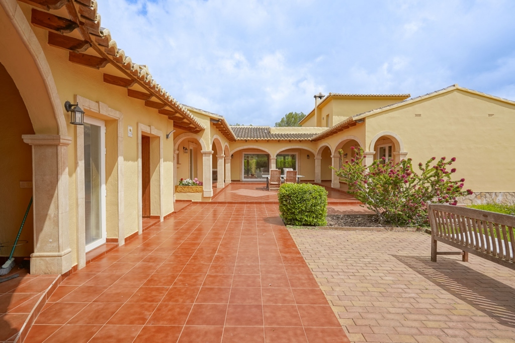 4 bed villa in Gata de Gorgos