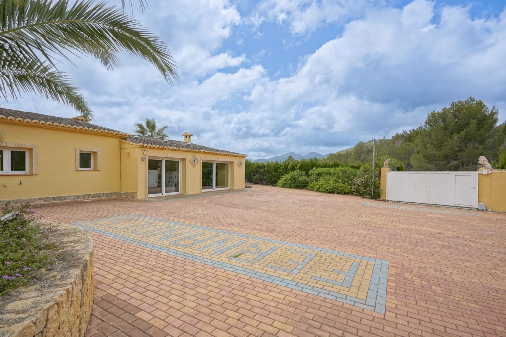 4 bed villa in Gata de Gorgos