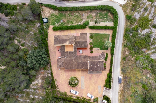 4 bed villa in Gata de Gorgos