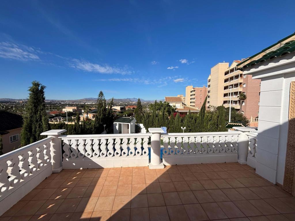 5 bed chalet in Alicante/Alacant