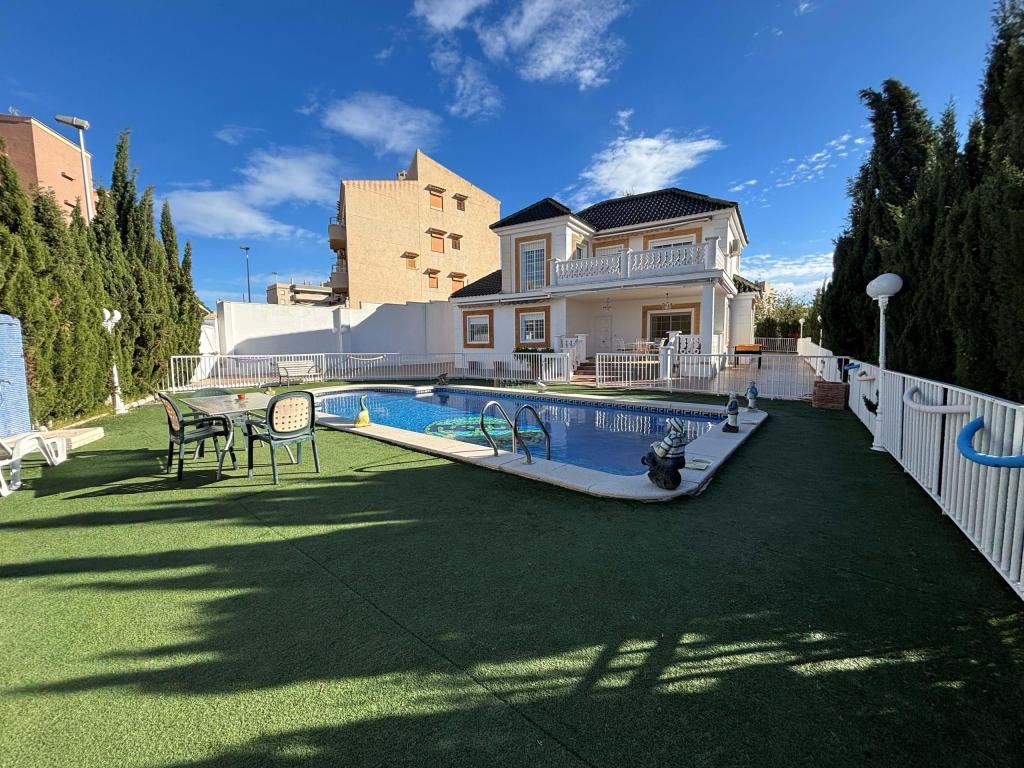 5 bed chalet in Alicante/Alacant