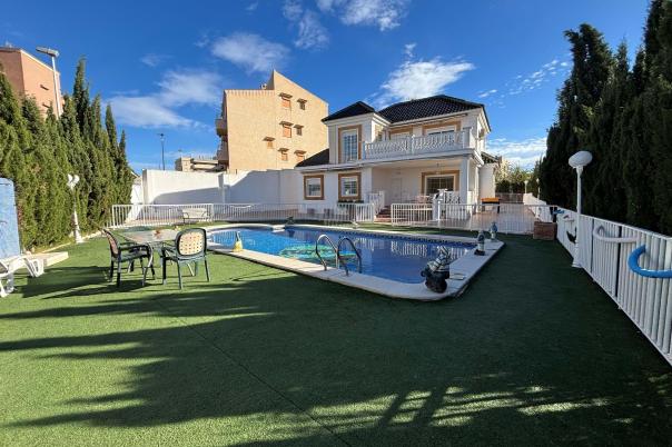 5 bed chalet in Alicante/Alacant