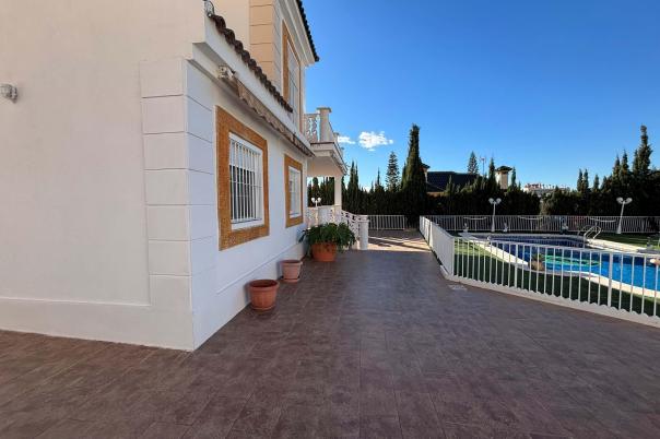 5 bed chalet in Alicante/Alacant