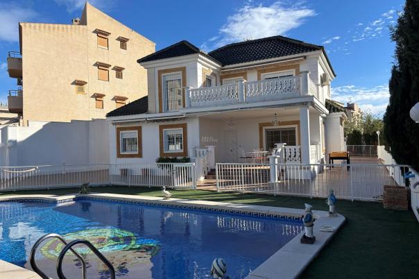 5 bed chalet in Alicante/Alacant