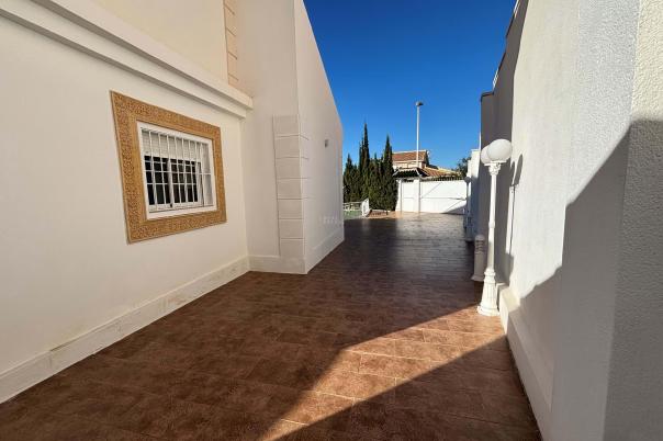 5 bed chalet in Alicante/Alacant