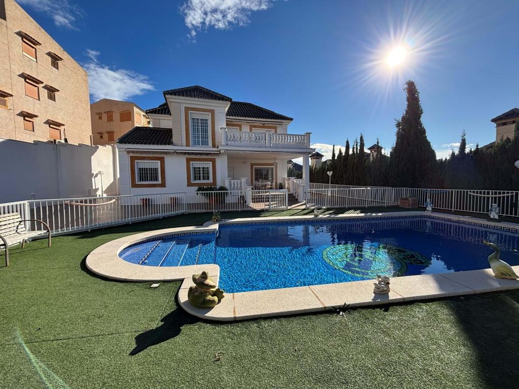 5 bed chalet in Alicante/Alacant