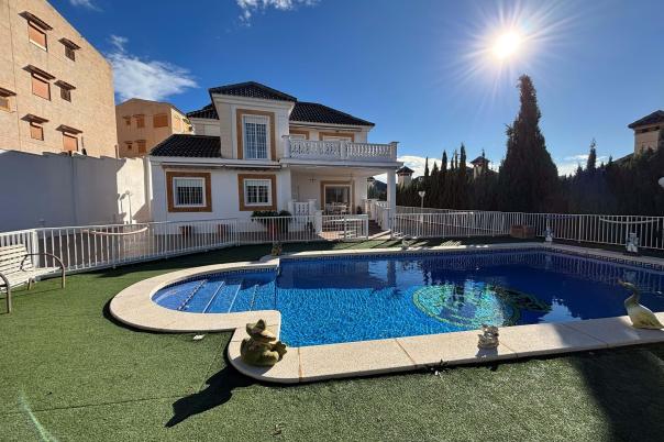 5 bed chalet in Alicante/Alacant