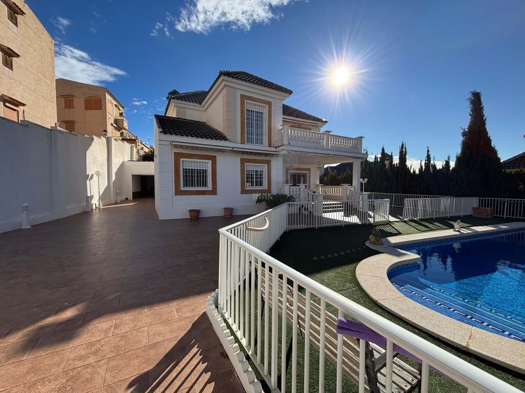 5 bed chalet in Alicante/Alacant