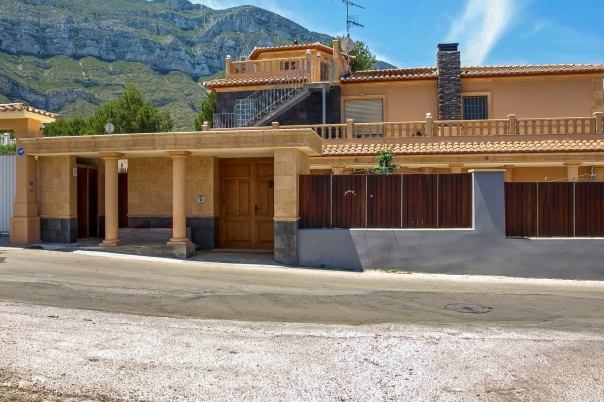 11 bed villa in Denia