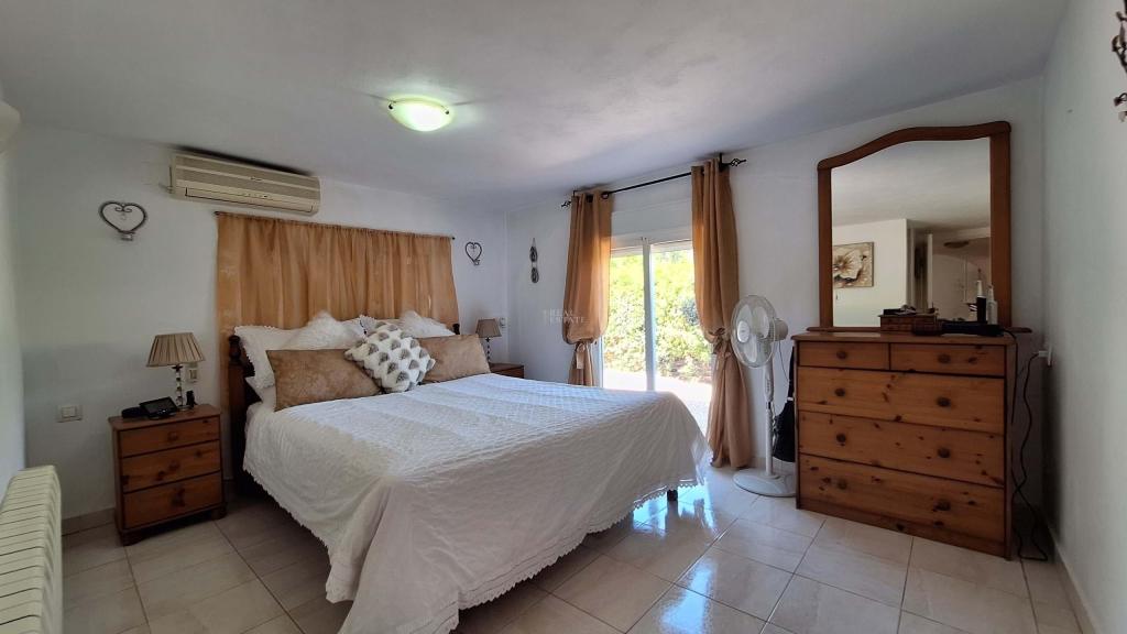 6 bed villa in Orba
