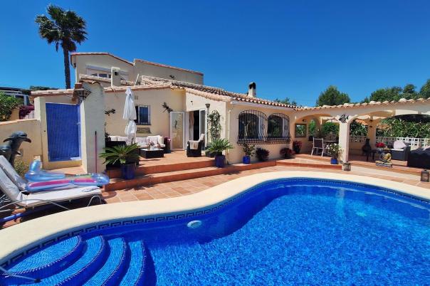 6 bed villa in Orba