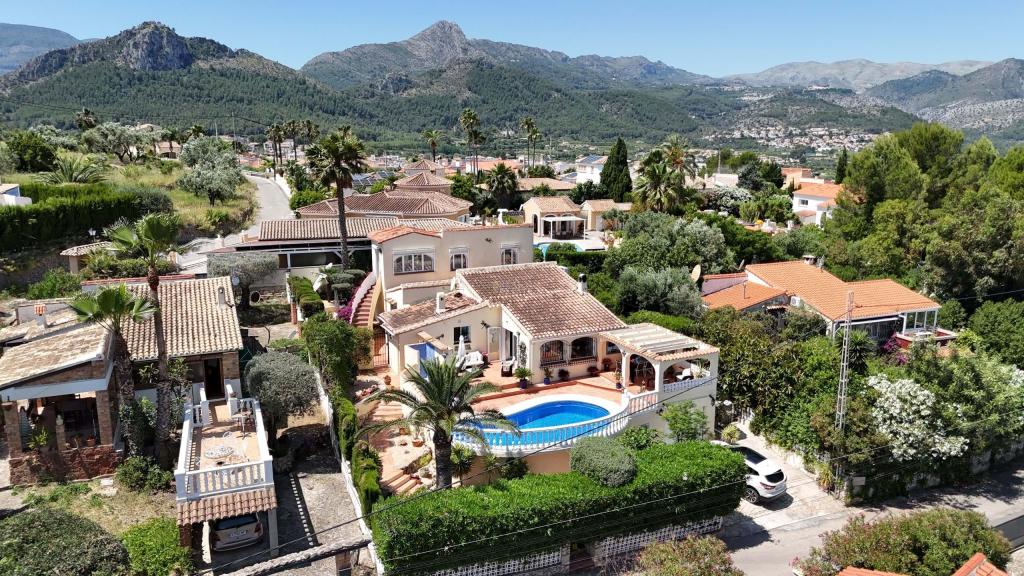 6 bed villa in Orba