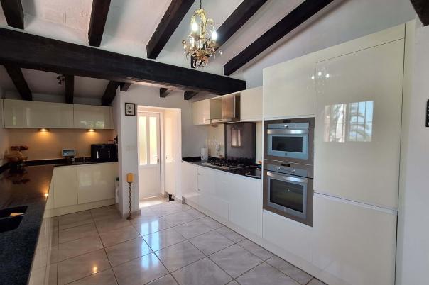 6 bed villa in Orba