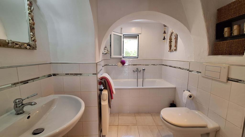 6 bed villa in Orba