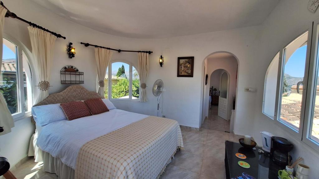 6 bed villa in Orba