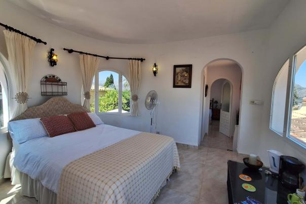 6 bed villa in Orba