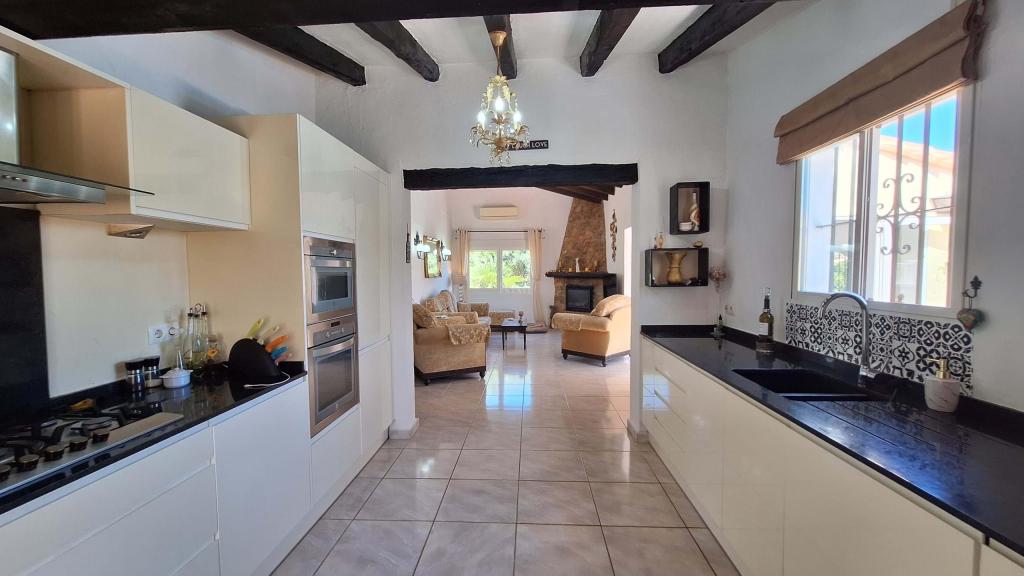 6 bed villa in Orba