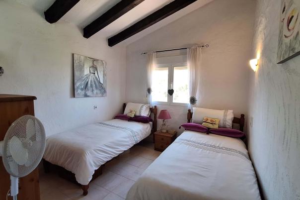 6 bed villa in Orba