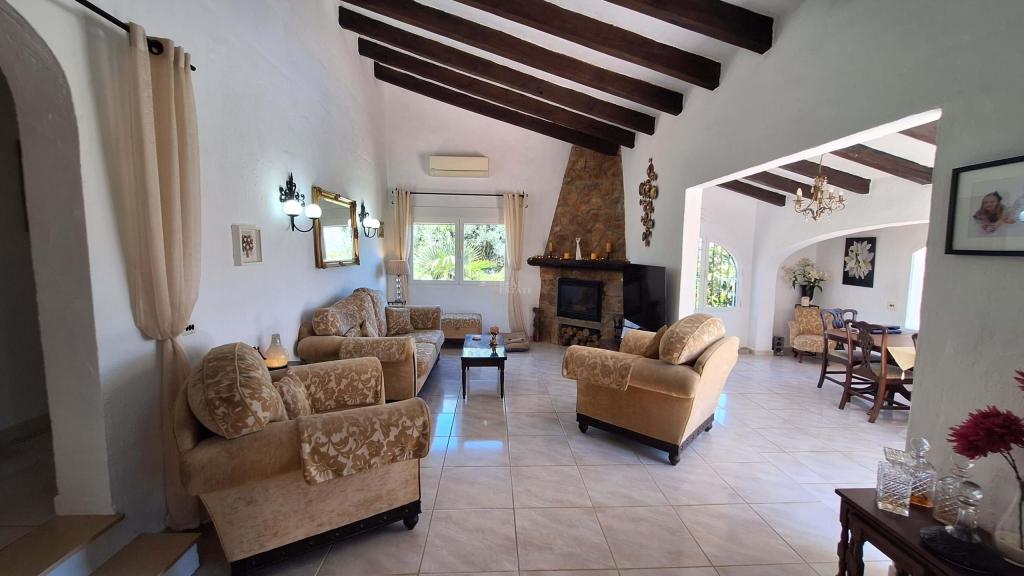 6 bed villa in Orba