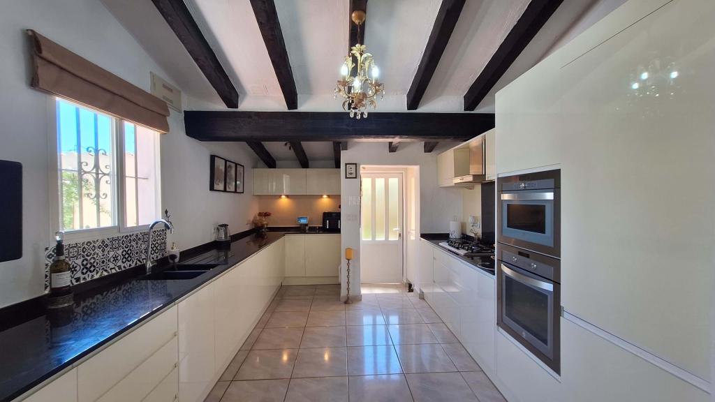 6 bed villa in Orba