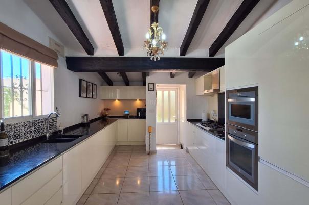 6 bed villa in Orba