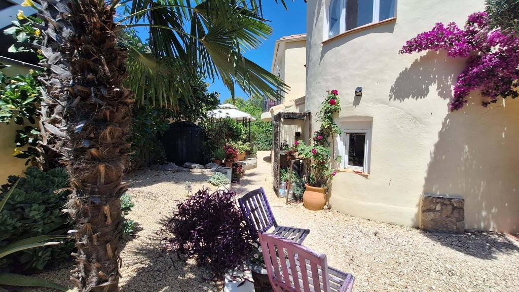 6 bed villa in Orba