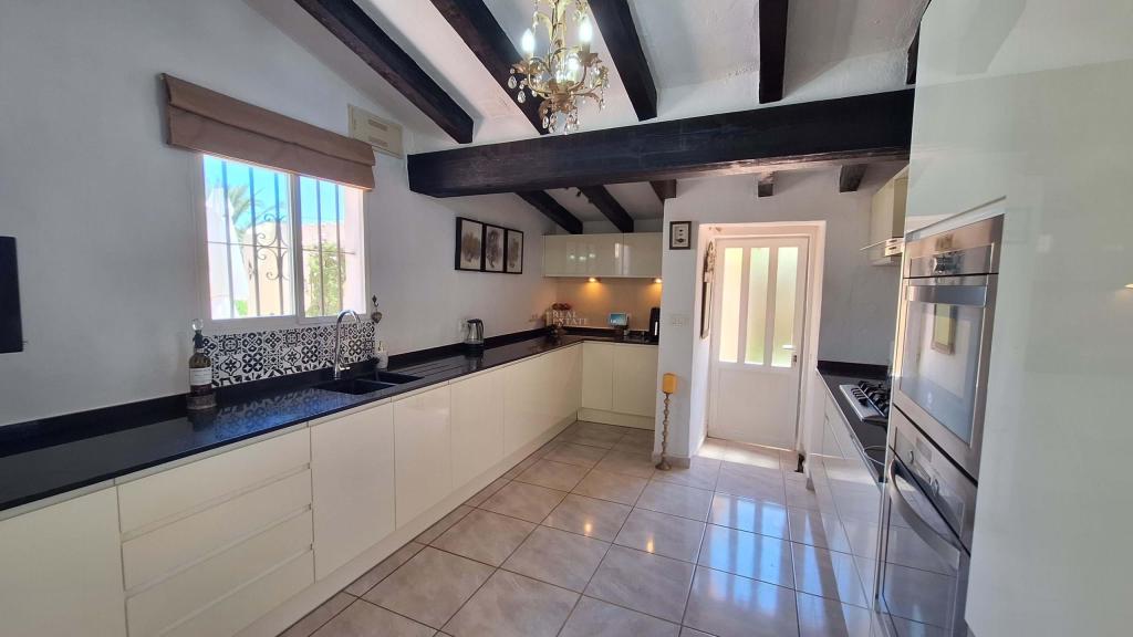 6 bed villa in Orba