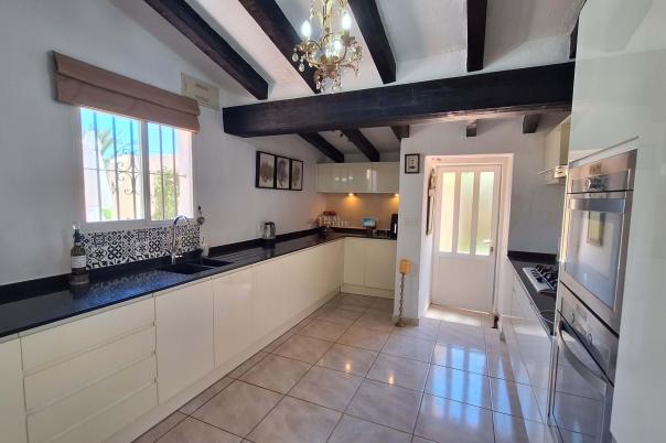 6 bed villa in Orba
