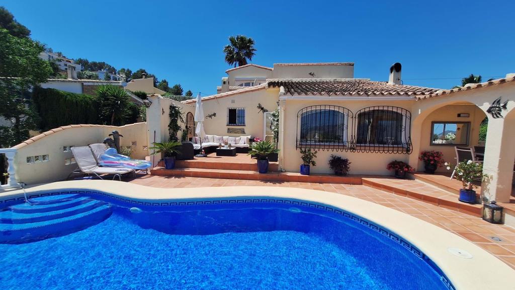 6 bed villa in Orba
