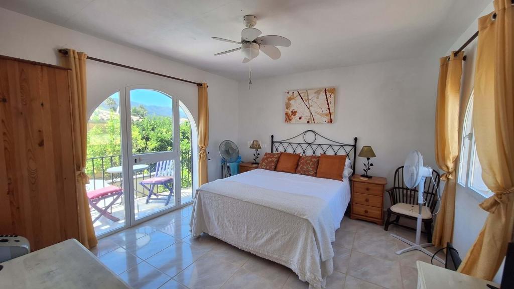 6 bed villa in Orba