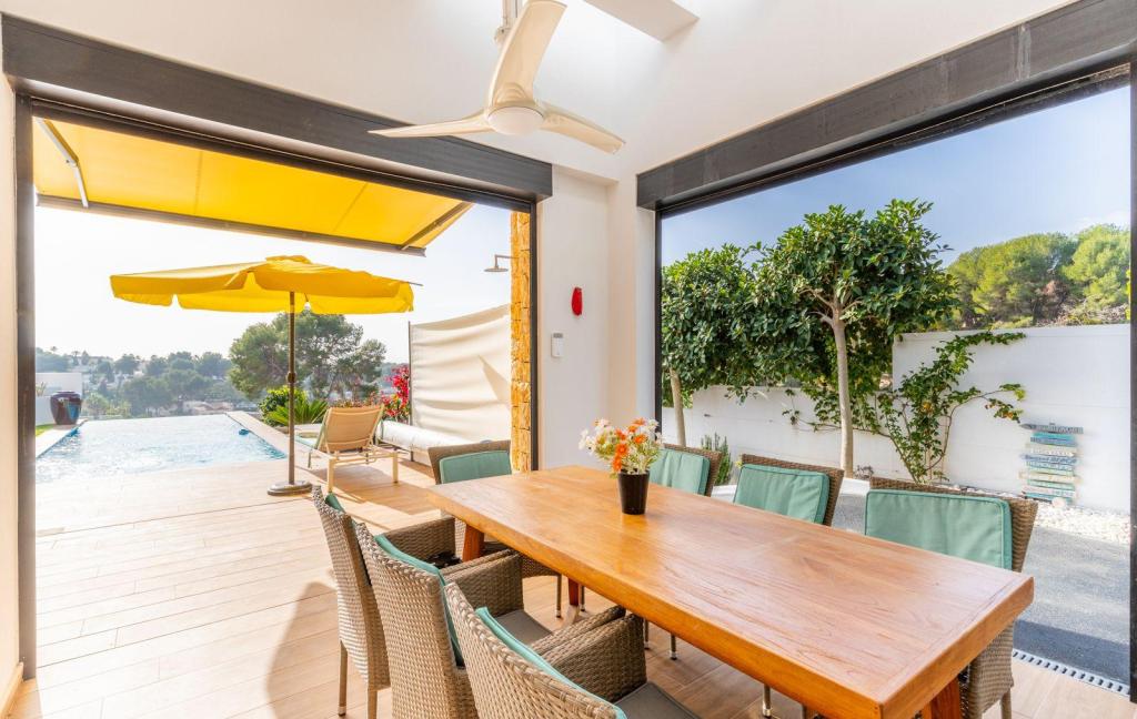 9 bed villas in Moraira
