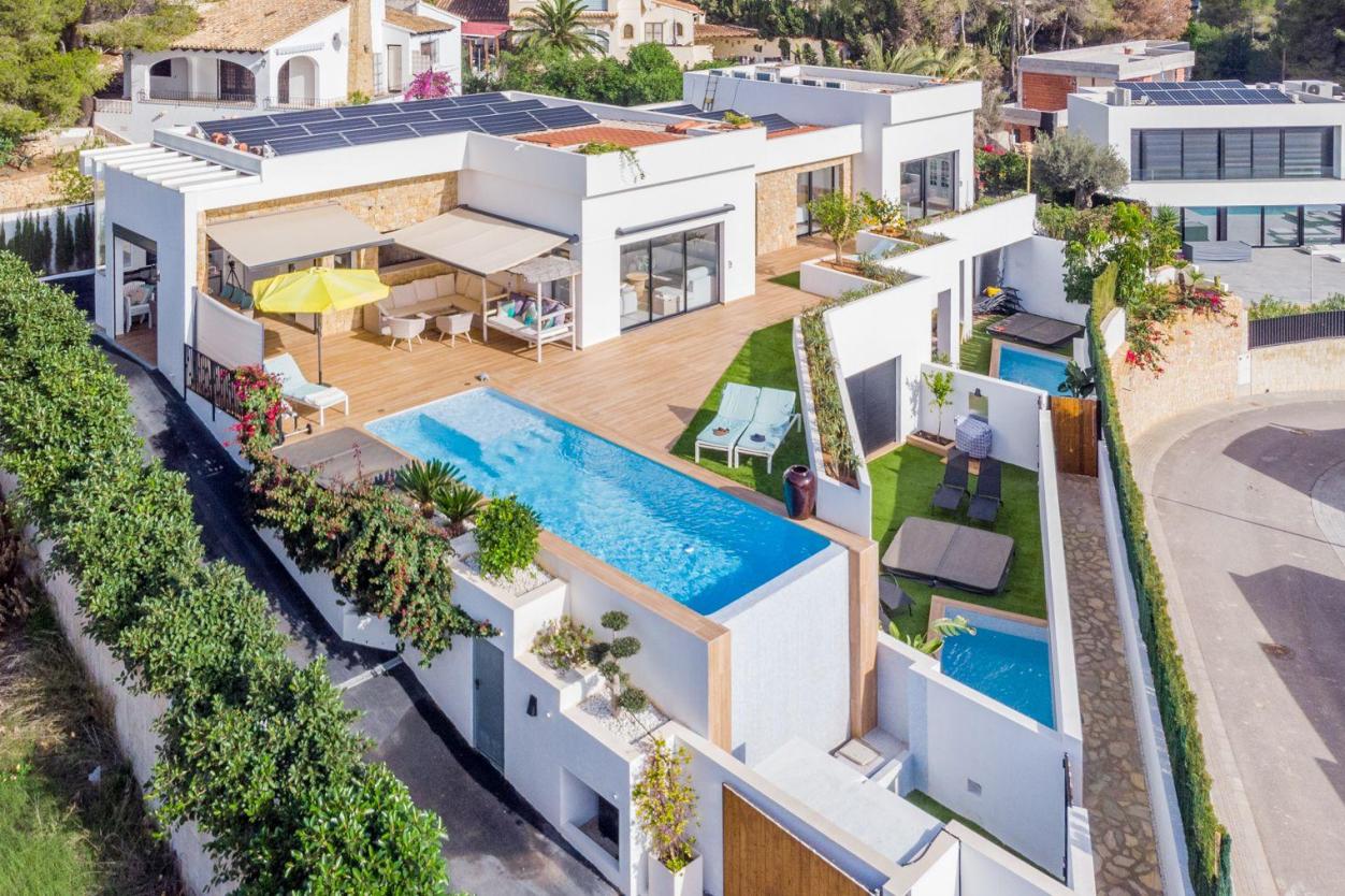 9 bed villas in Moraira