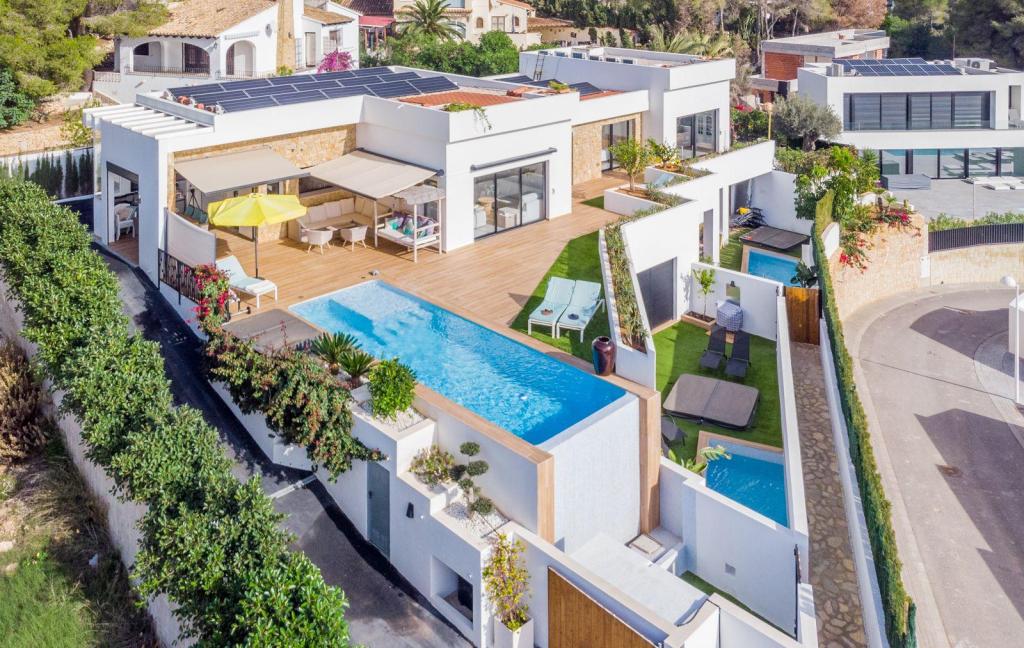 9 bed villas in Moraira