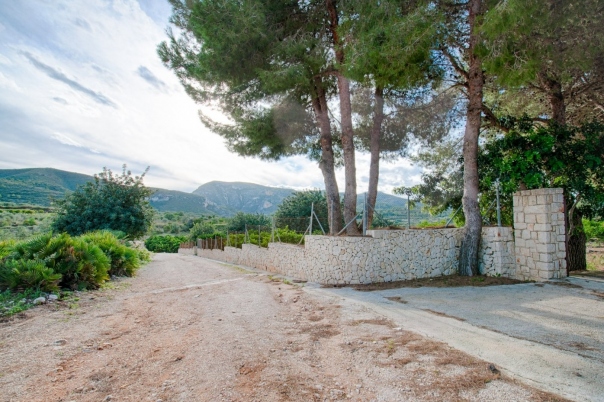 4 bed finca in Gata de Gorgos