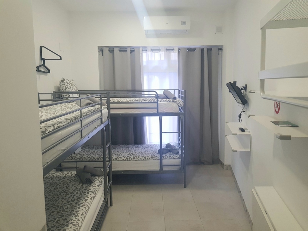4 bed hotel in Calp