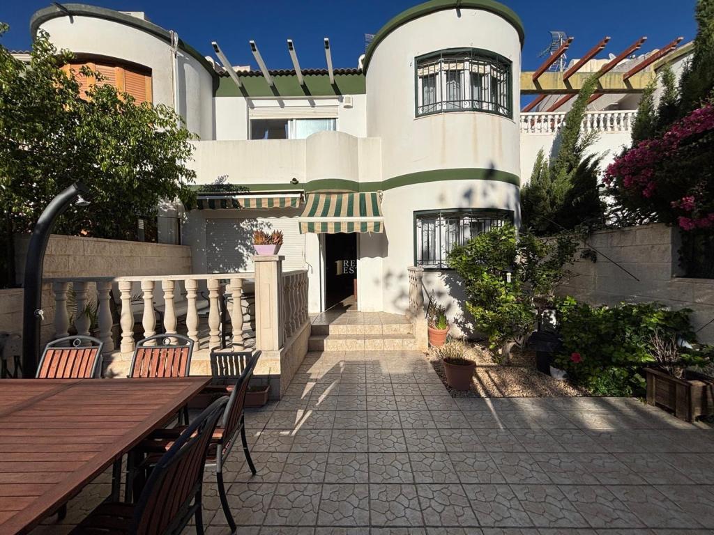 5 bed townhouse in Campello (el)