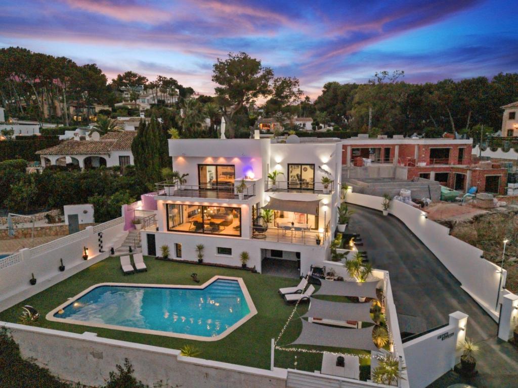 4 bed villas in Moraira