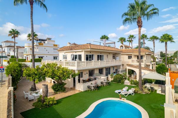 15 bed villa in Albir